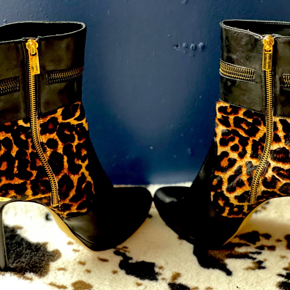 MICHAEL Michael Kors above ankle boots
